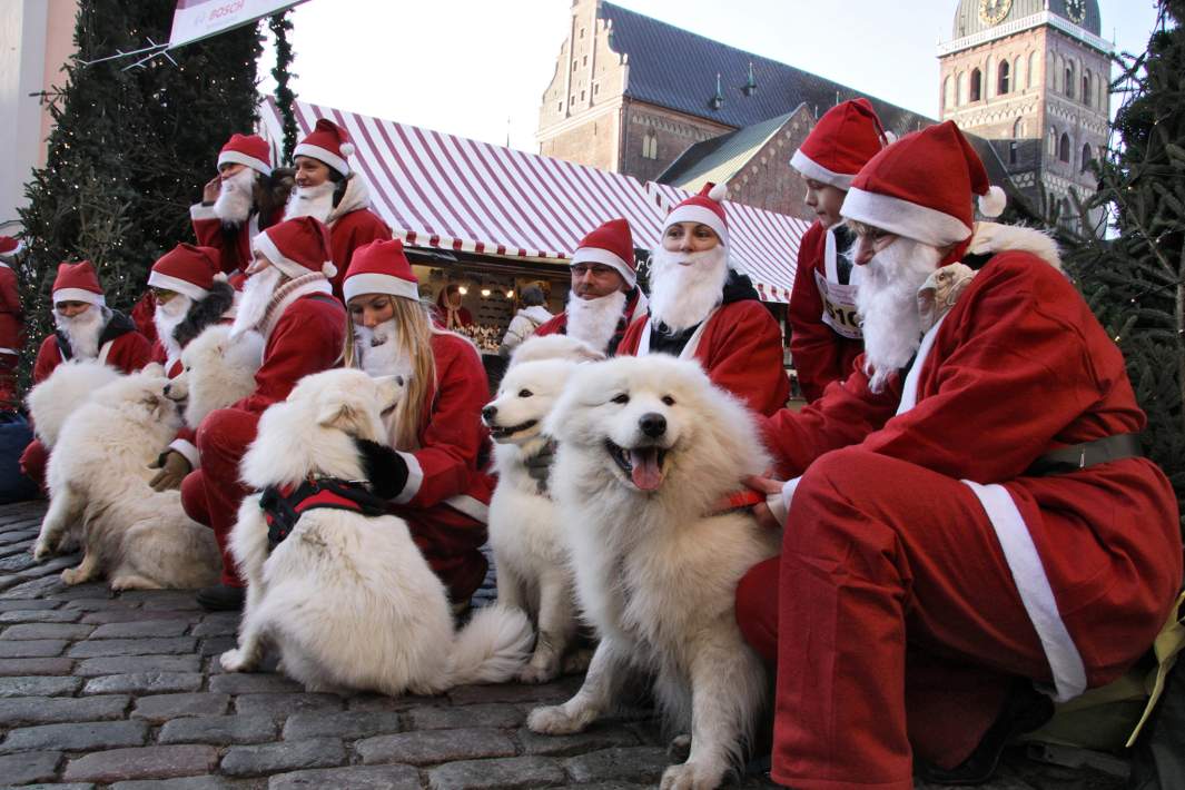 Санта-Клаусы в Риге