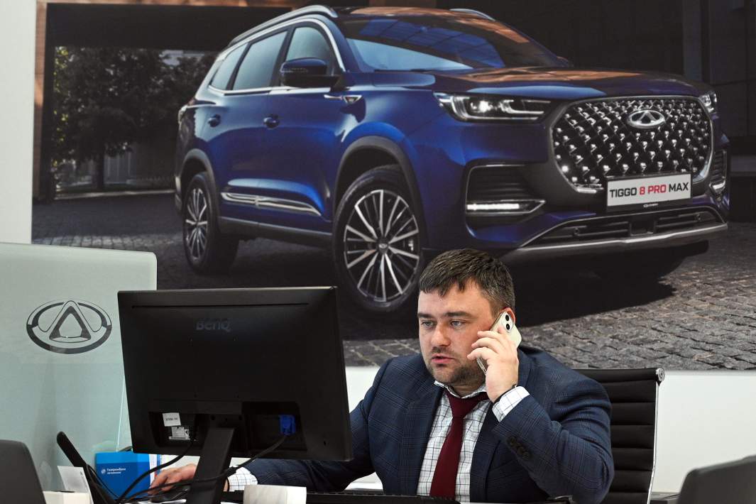 Сотрудник официального дилерского центра Chery