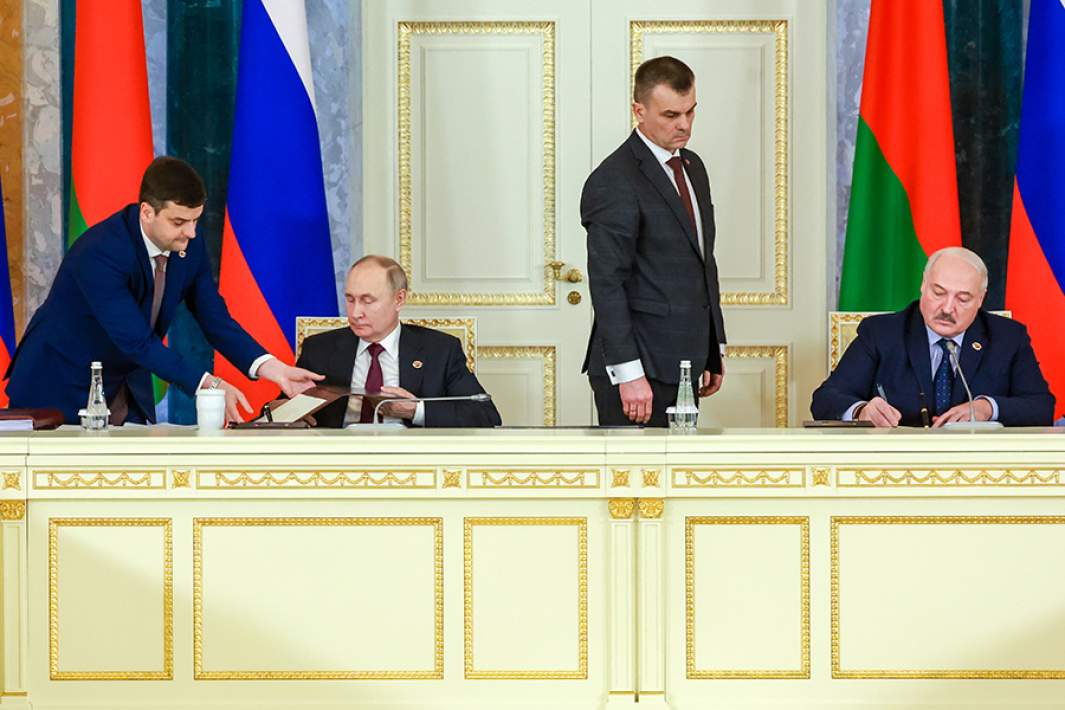 Президент РФ Владимир Путин и президент Белоруссии Александр Лукашенко во время заседания Высшего государственного совета Союзного государства России и Белоруссии