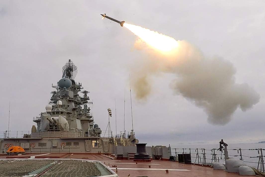Запуск ракеты «Кинжал» на тяжёлом атомном ракетном крейсере «Пётр Великий»
