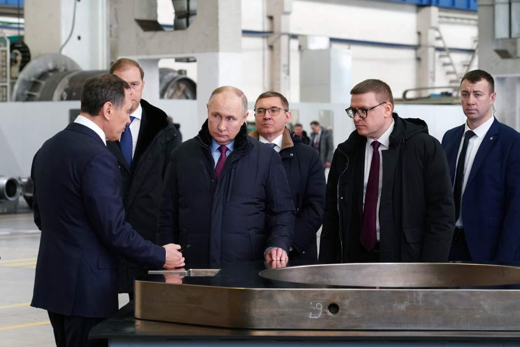 Владимир Путин посещает Челябинский кузнечно-прессовый завод