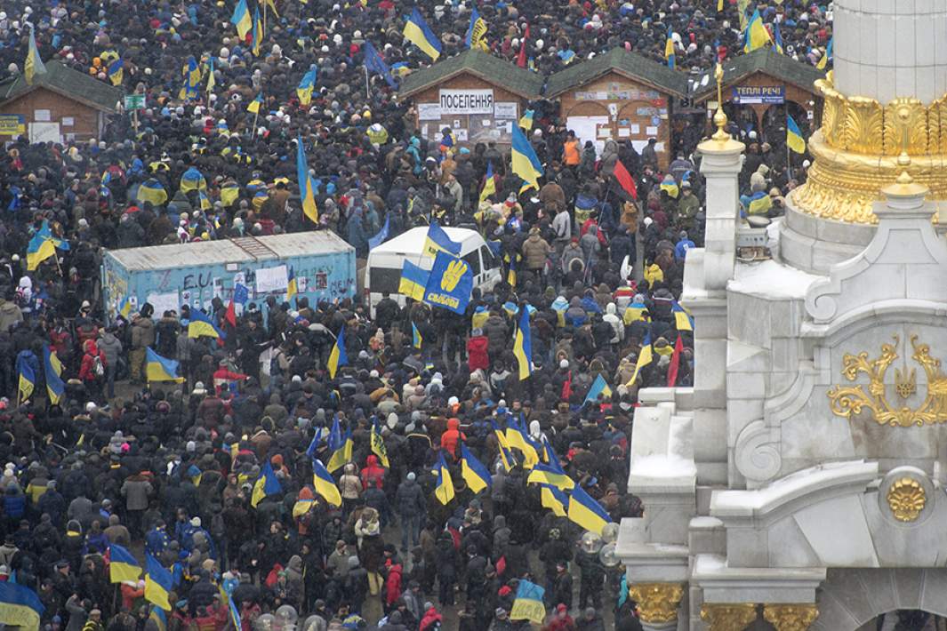 Сторонники евроинтеграции Украины на площади Независимости в Киеве, 8 декабря 2013 года