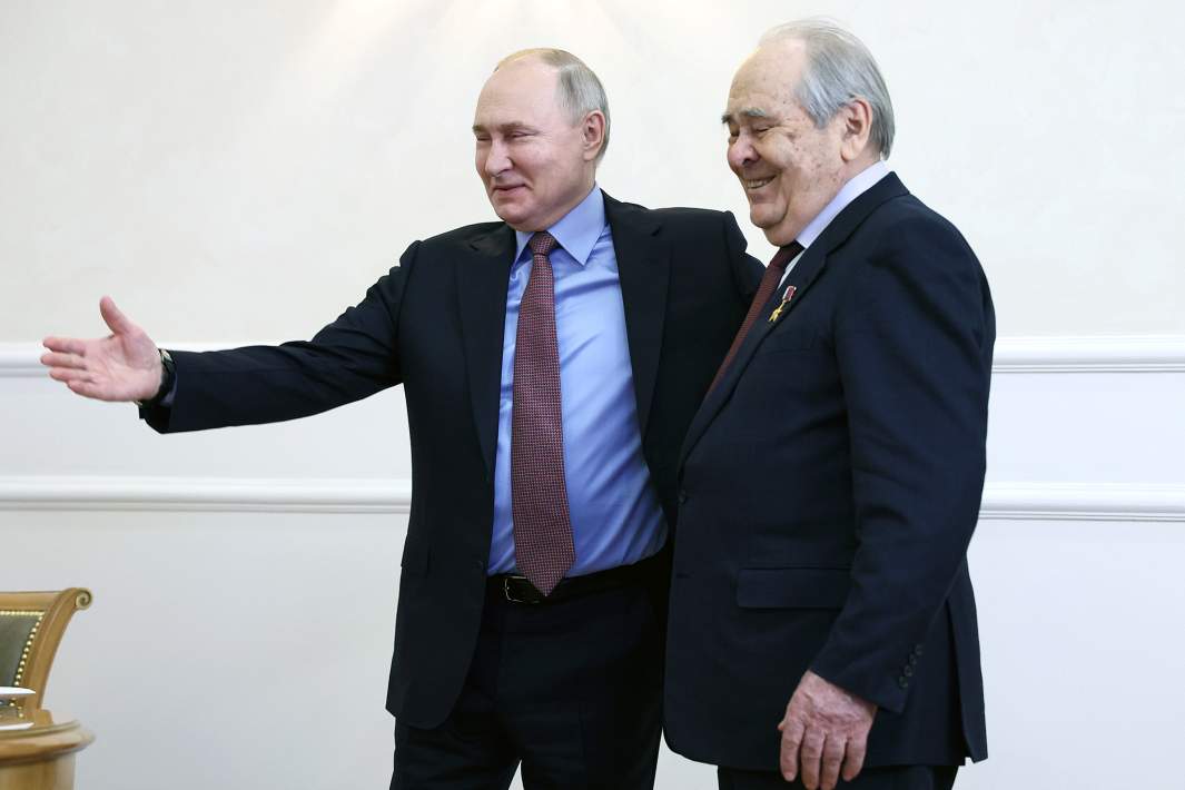 Президент РФ Владимир Путин и государственный советник Республики Татарстан Минтимер Шаймиев во время встречи