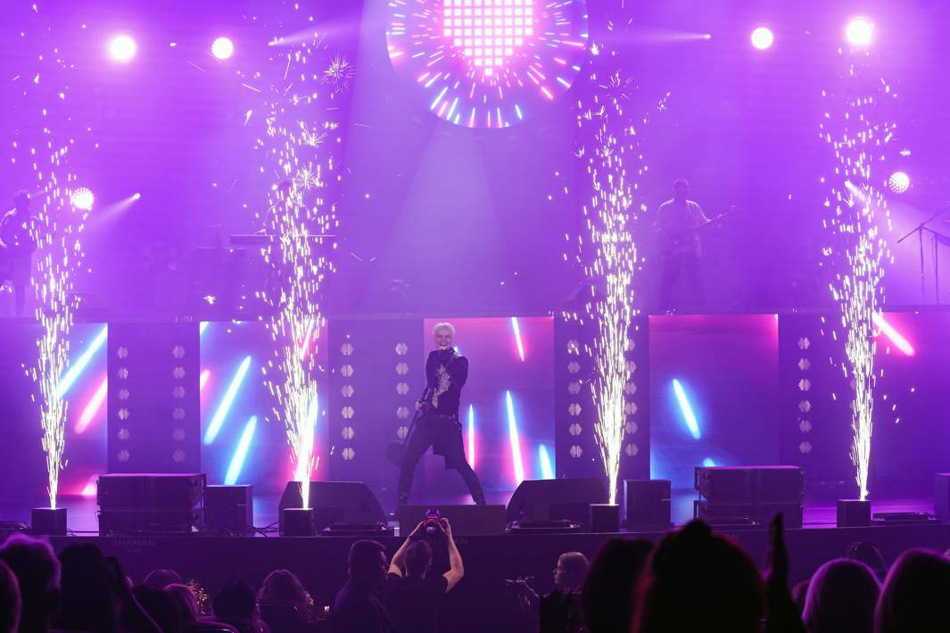 шансон 2010. музыкант с гитарой. подросток с наушниками. ночной выход бойцов сво фото. фраер ноты для фортепиано.