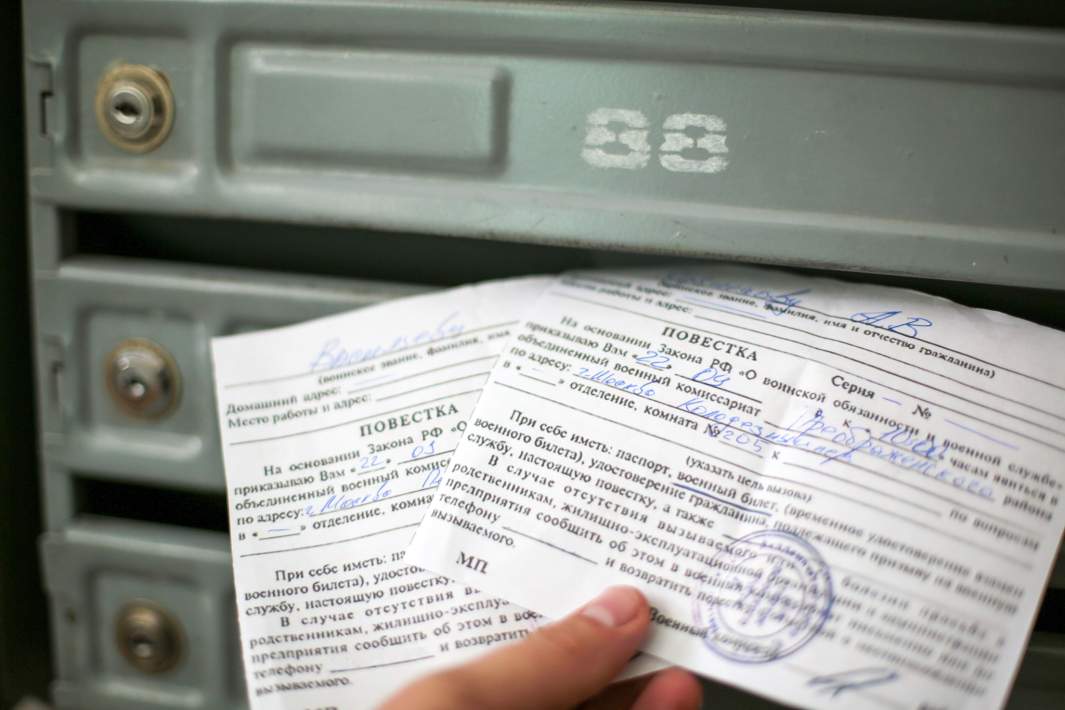 

<p>Agenda</p>
<p>“/></p>
<p>Photo: Global Look Press/Ilya Koshelev</p>
</p></div></div>
<p>A summons is a document that notifies you of the need to come to the military registration and enlistment office.  They may be summoned both to clarify issues of military registration and to carry out procedures related to preparation for conscription into military service.</p>
<p>In case of failure to appear at the military registration and enlistment office for a valid reason, a fine is imposed, the maximum amount of which is 30 thousand rubles.  Failure to notify an organization of leaving Russia for more than six months will result in a fine of 15 thousand rubles.  From 2024, draft dodgers will not be able to take a driver's license test or renew their driver's license.  In addition, registration of a car, registration of loans and real estate transactions will be temporarily unavailable.</p>
<h2><strong>Who does not get into service: types of deferment </strong></h2>
<p><u>The legislation specifies cases in which citizens can receive exemption or deferment from the army.  These concepts are often confused, but legally they have different meanings.  Exemption from the army, for example, for health reasons, means that the citizen will not have to undergo military service at all.  Liberation is advanced once and for all.</u></p>
<p><u>The deferment is given for a while and when it ends, the citizen will be called up for military service.  The most common reason for this type of exemption is obtaining secondary specialized or higher education.</u></p>
<p>After the initial visit to the military registration and enlistment office, the citizen must undergo a medical examination, based on the results of which the draft commission makes a decision: to send him to service, grant an exemption from the army for health reasons, or call for a second medical examination in six months.  The medical commission consists of seven specialists.  In addition to the therapist, this is an ophthalmologist, neurologist, otolaryngologist, dentist, psychiatrist and surgeon. <u>The decision of the medical commission largely depends on the health of the conscript, which corresponds to one of the fitness categories. </u></p>
<div class=