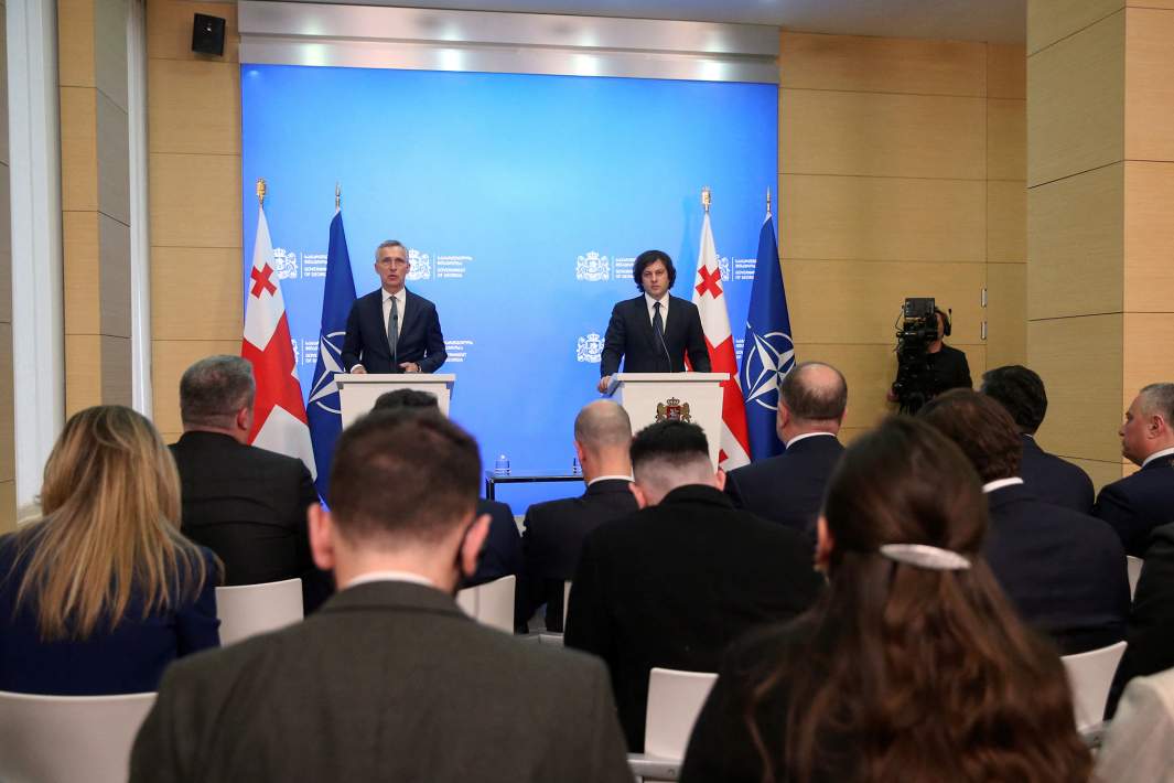 Йенс Столтенберг и премьер-министр Грузии Ираклий Кобахидзе на совместной пресс-конференции в Тбилиси