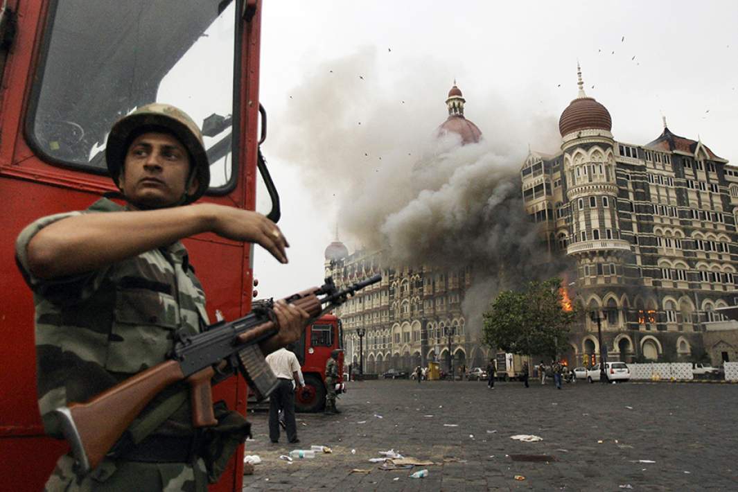 Перестрелка между индийскими военными и боевиками внутри отеля «Тадж-Махал» в Мумбаи