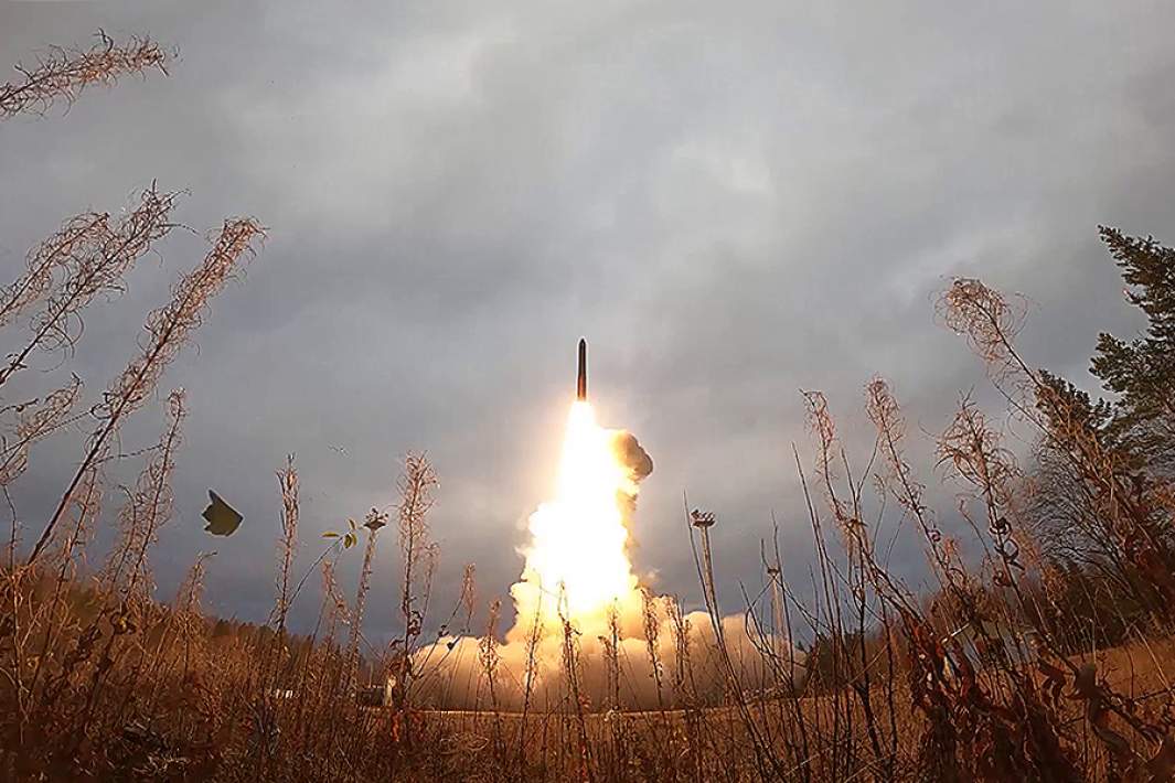 Lanzamiento desde el Yars PGRK desde el cosmódromo de Plesetsk en el campo de entrenamiento de Kura durante el ejercicio de lanzamiento de un ataque nuclear masivo por parte de las fuerzas nucleares estratégicas de las Fuerzas Armadas de Rusia