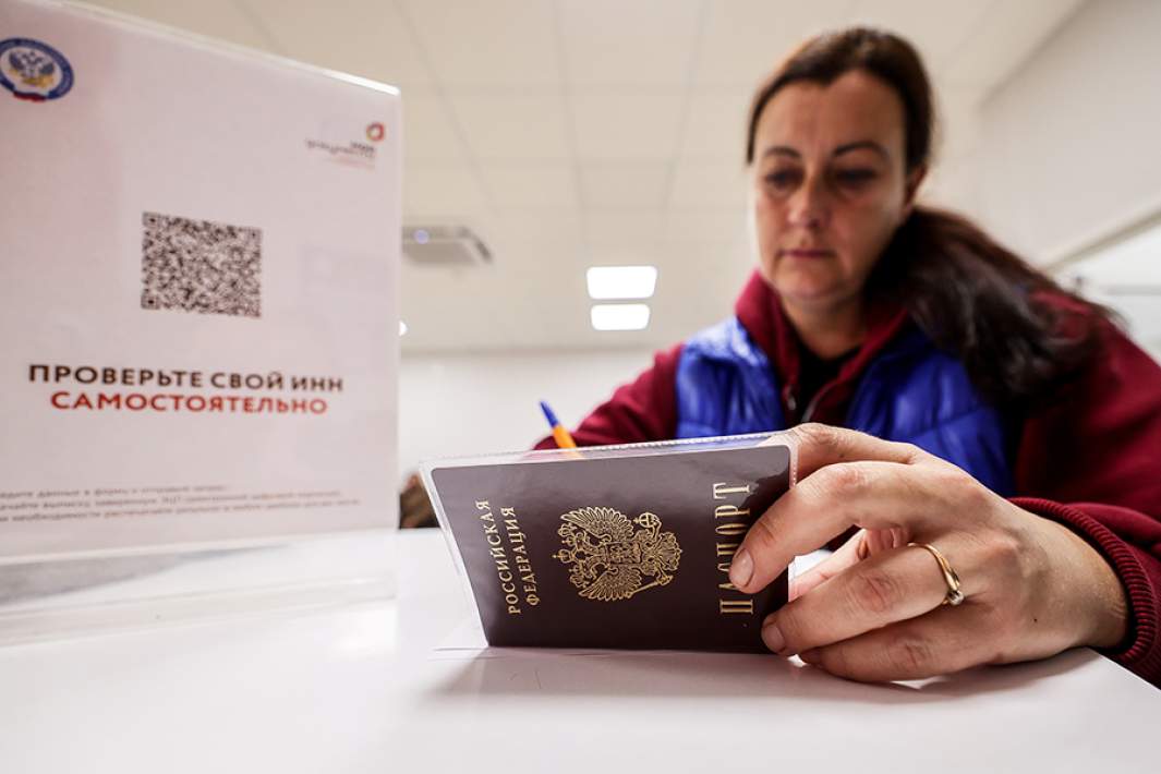 Visitante en el MFC "Mis documentos" en Genichesk, región de Kherson