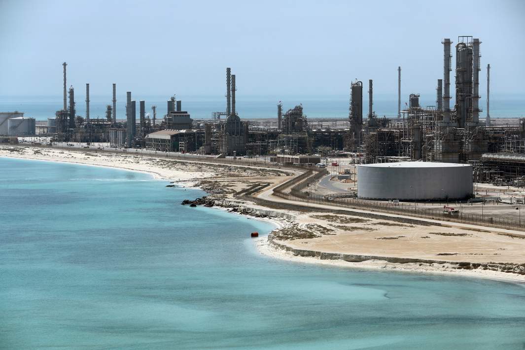 Нефтеперерабатывающий завод и нефтяной терминал Рас-Танура компании Saudi Aramco в Саудовской Аравии