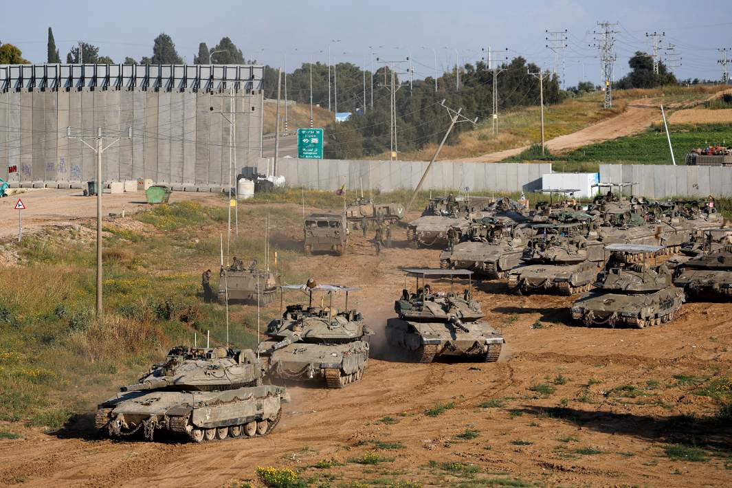 Израильская бронетехника на границе сектора Газы