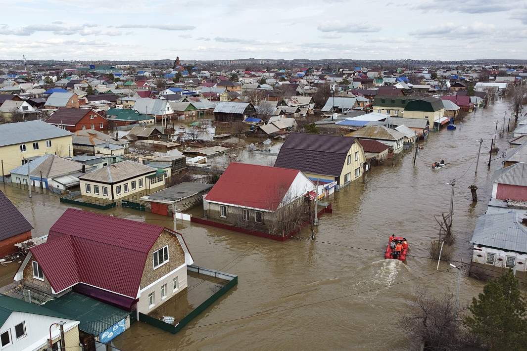 Потоп в оренбурге 2024 фото Опасные течения: в Оренбурге идет масштабная эвакуация из-за паводка Статьи Изве