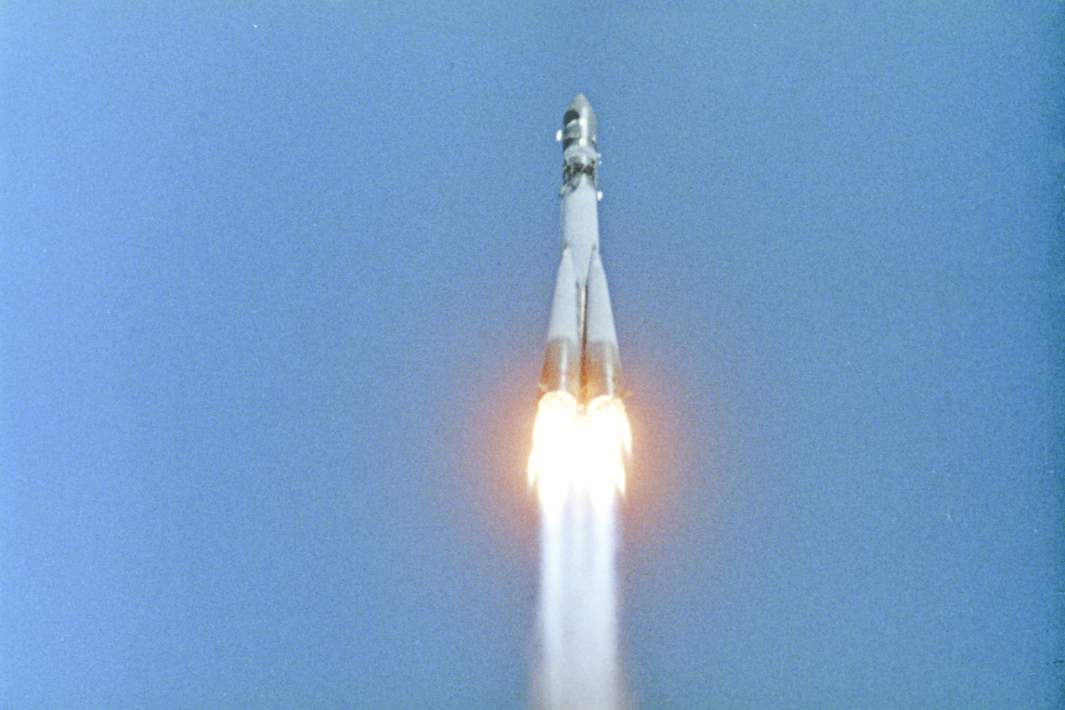 Космический корабль «Восток-1», пилотируемый первым космонавтом Земли Юрием Алексеевичем Гагариным 