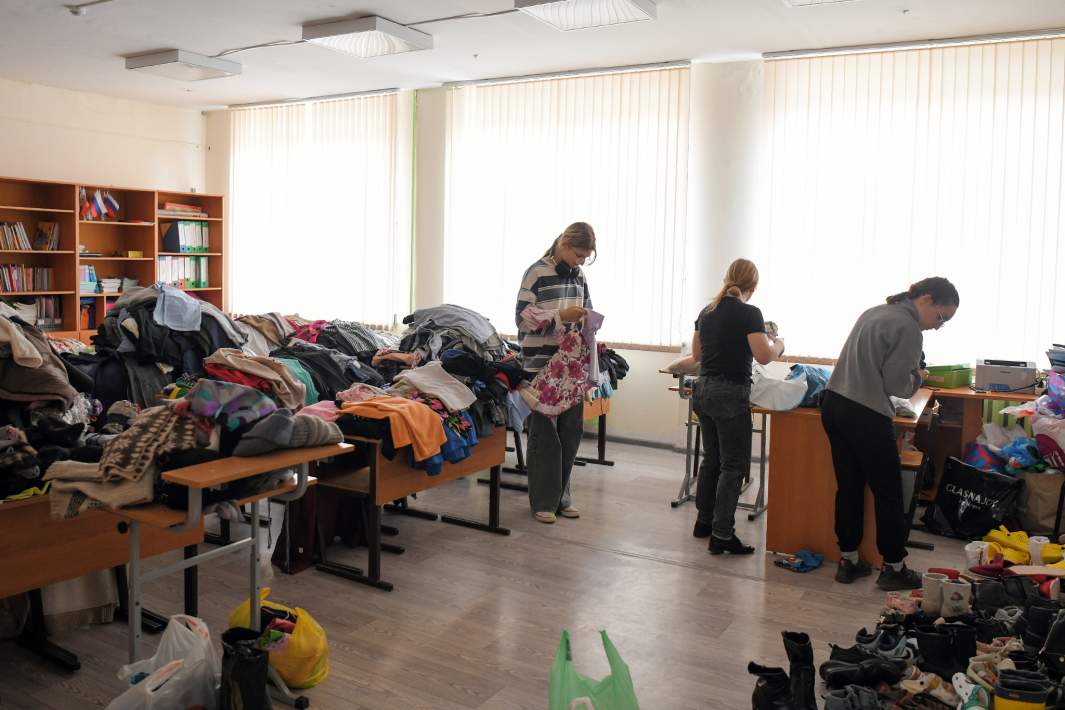Пункт временного размещения в школе №11 в Орске. Пункт принимает жителей, эвакуированных с затопленных после прорыва дамбы районов города