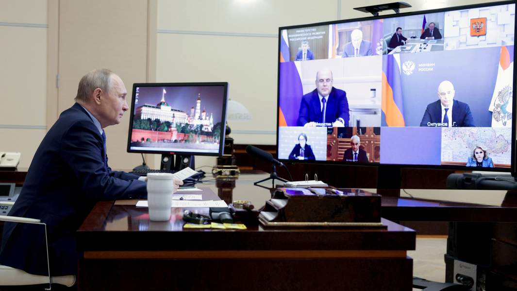 Президент РФ Владимир Путин в режиме видеоконференции проводит совещание по экономическим вопросам