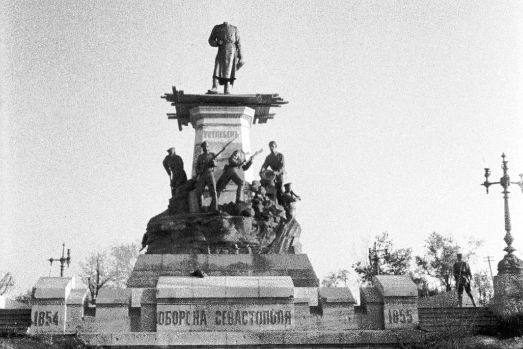 Памятник «Оборона Севастополя» защитникам города в годы Крымской войны, Исторический бульвар