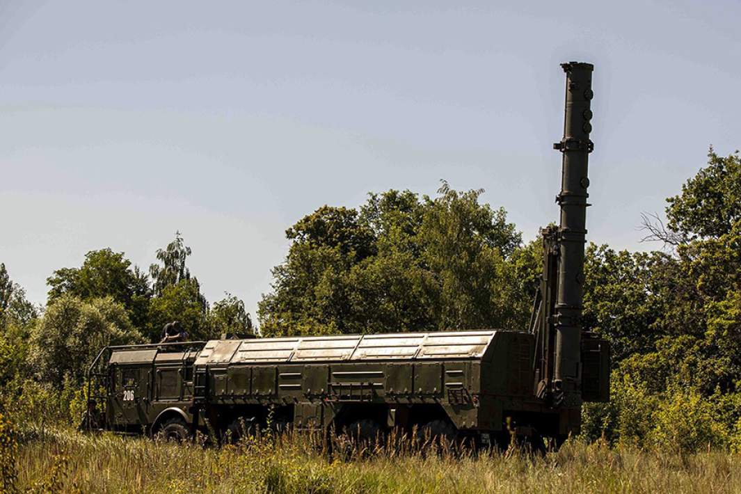 Оперативно-тактический ракетный комплекс «Искандер-М» на боевой позиции