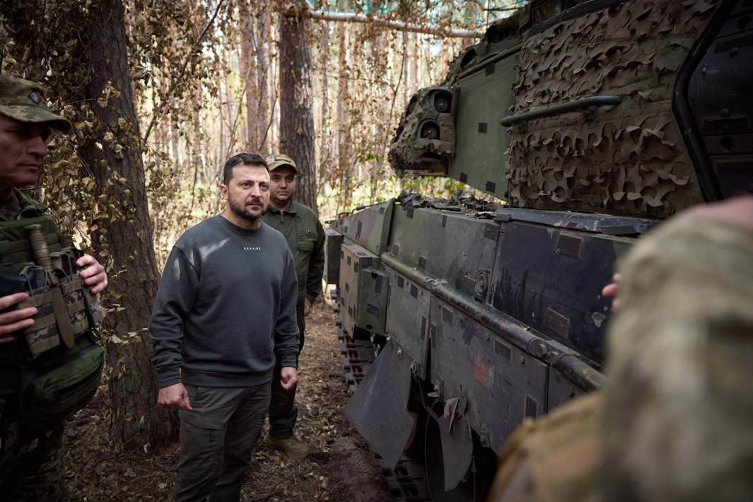 Vladimir Zelensky en la región de Jarkov, marzo de 2024