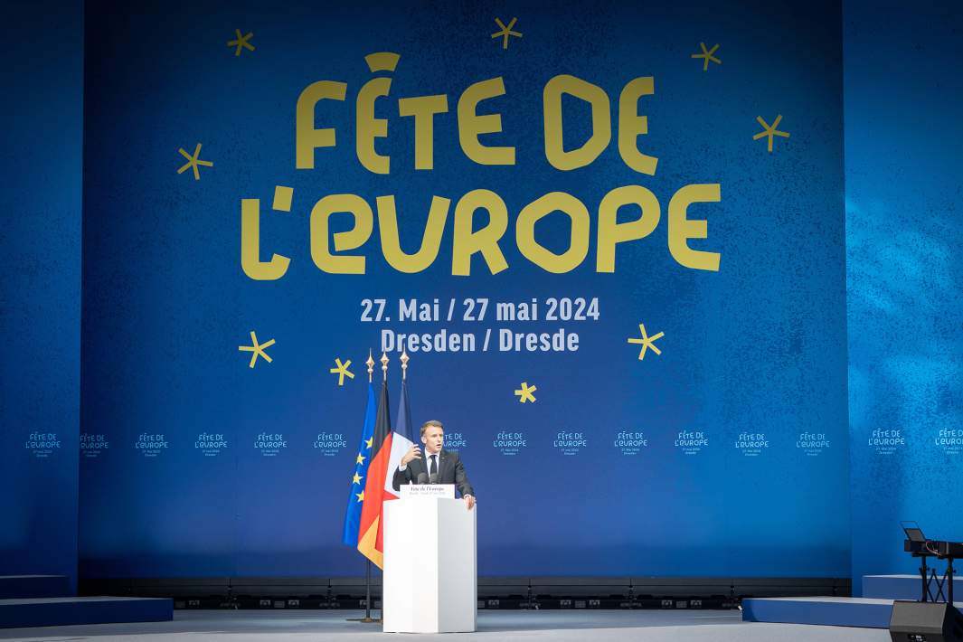 Эммануэль Макрон на мероприятии «Праздник Европы» во время своего государственного визита в Германию в Дрездене, Германия, 27 мая 2024 года