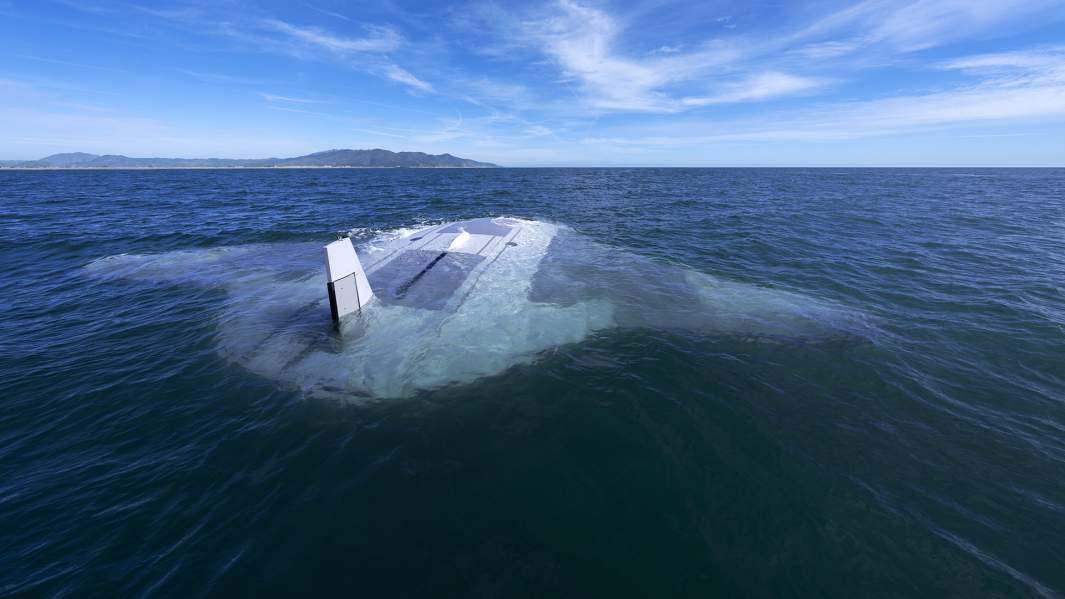 Американский подводный аппарат Manta Ray во время испытаний