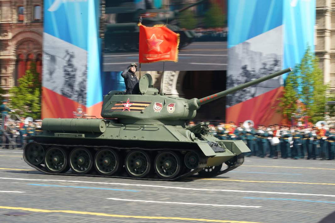 Танк Т-34-85 на генеральной репетиции военного парада на Красной площади в честь 79-летия Победы в Великой Отечественной войне