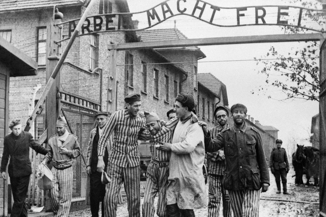 Освобождение нацистского концентрационного лагеря Освенцим войсками 1-го Украинского фронта во взаимодействии с войсками 4-го Украинского фронта в ходе Висло-Одерской операции, январь 1945 года