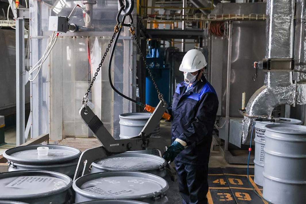 бочки урана сотрудник завода по добыче урана