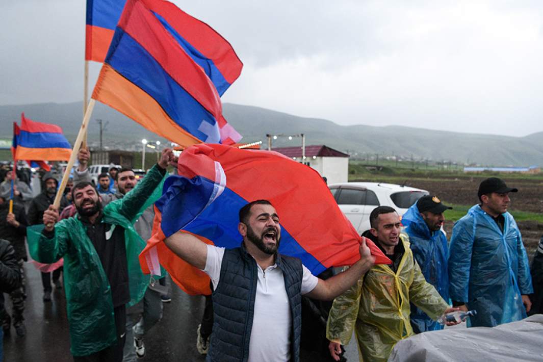 Участники шествия оппозиционного движения «Тавуш во имя родины» из села Киранц в Ереван