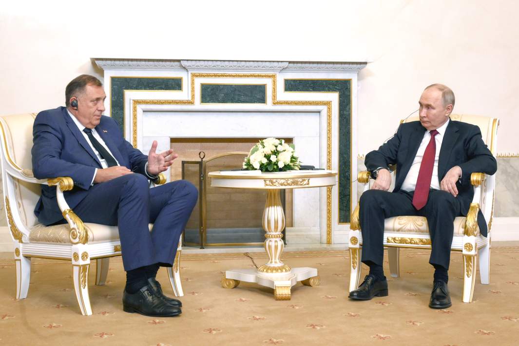 Президент РФ Владимир Путин и президент Республики Сербской Милорад Додик во время встречи, 6 июня 2024 года