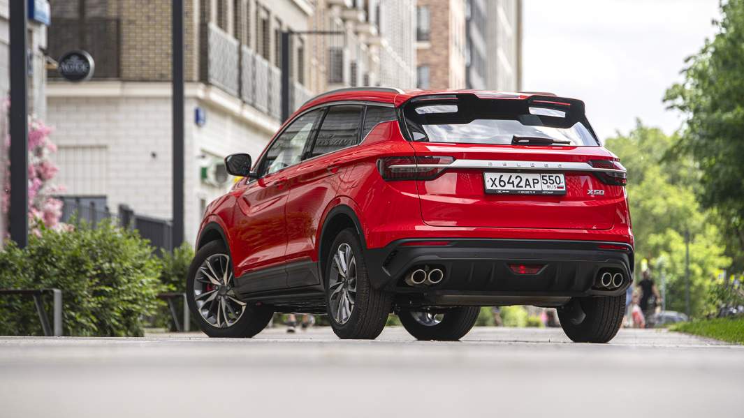 За кроссовер в базовой комплексации дилеры просят 2,3 млн рублей, автомобиль при максимальном уровне оснащения обойдется примерно на 200 тыс. рублей дороже