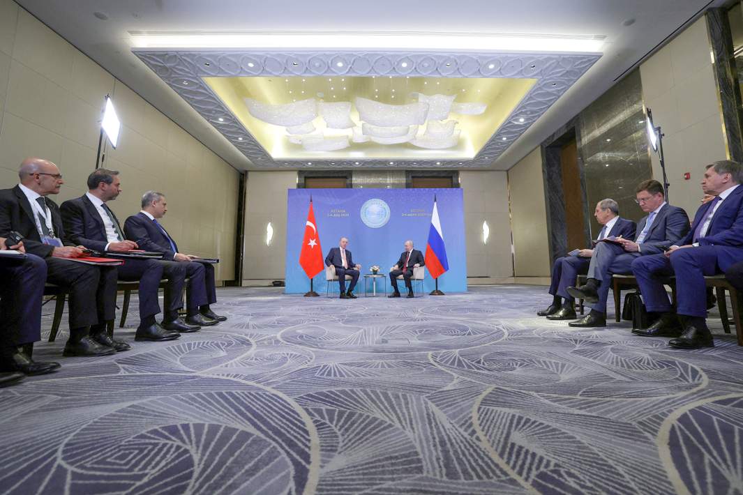 Президент России Владимир Путин принимает участие во встрече с президентом Турции Тайипом Эрдоганом на полях саммита Шанхайской организации сотрудничества (ШОС) в Астане, Казахстан, 3 июля 2024 года