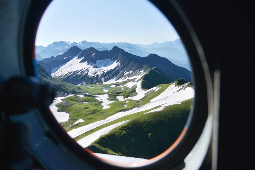 Вид на горы с вертолета