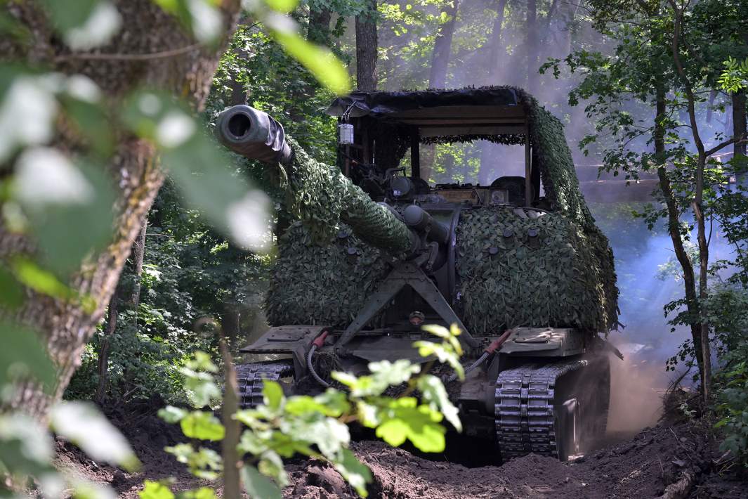 Работа артиллерийского подразделения самоходных гаубиц «Мста-С»
