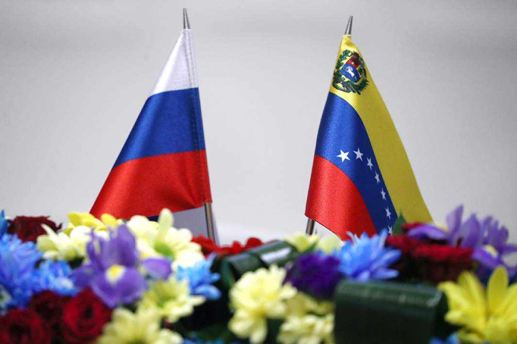флаги россии и венесуэлы