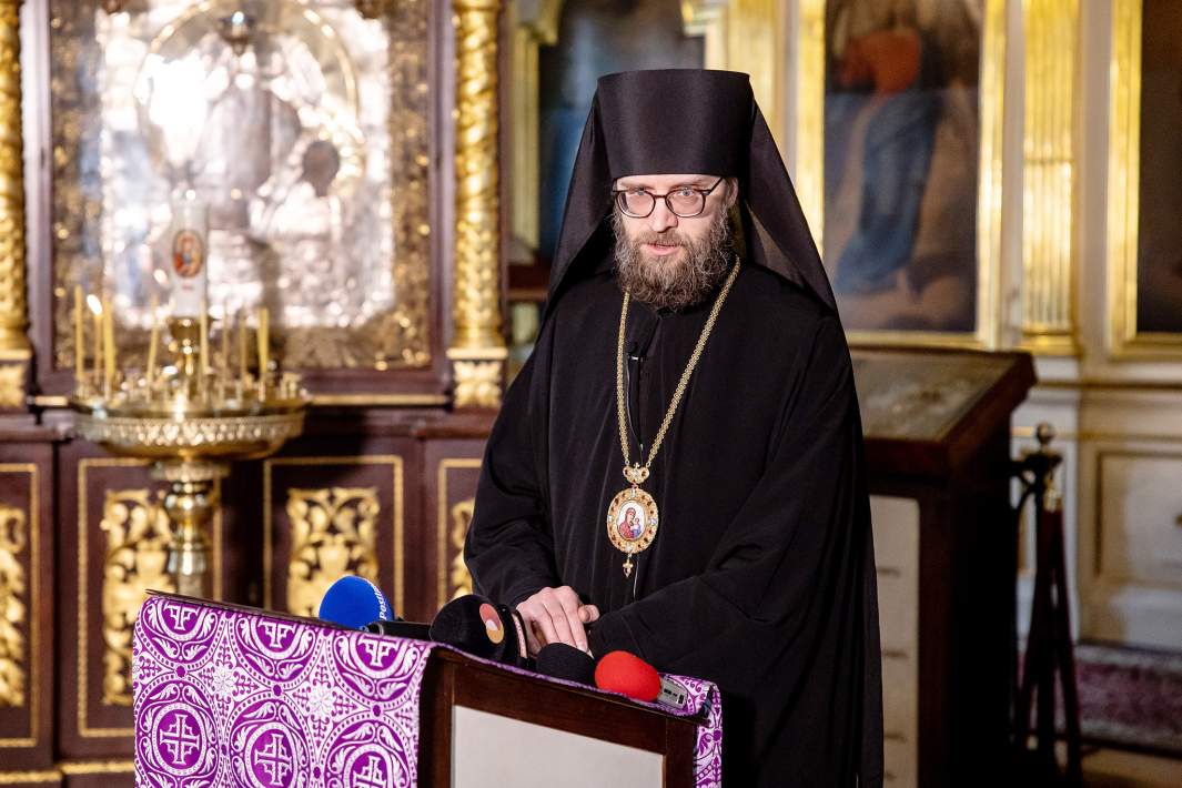 епископ даниил в православной церкви в эстении дает интервью журналистам