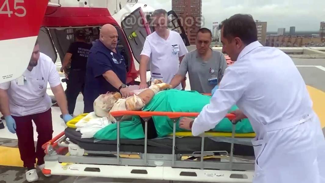 Раненого военного корреспондента Евгения Поддубного доставили в научно-исследовательский институт скорой неотложной помощи имени Н. В. Склифосовского