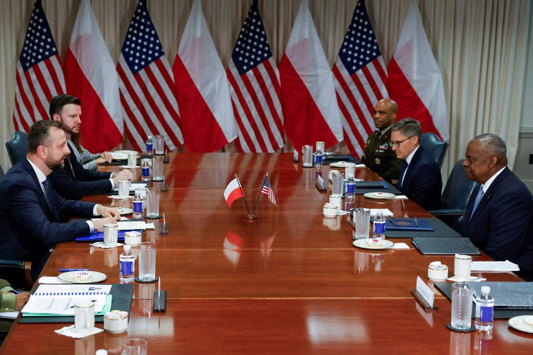 Владислав Косиняк-Камыш и Ллойд Остин