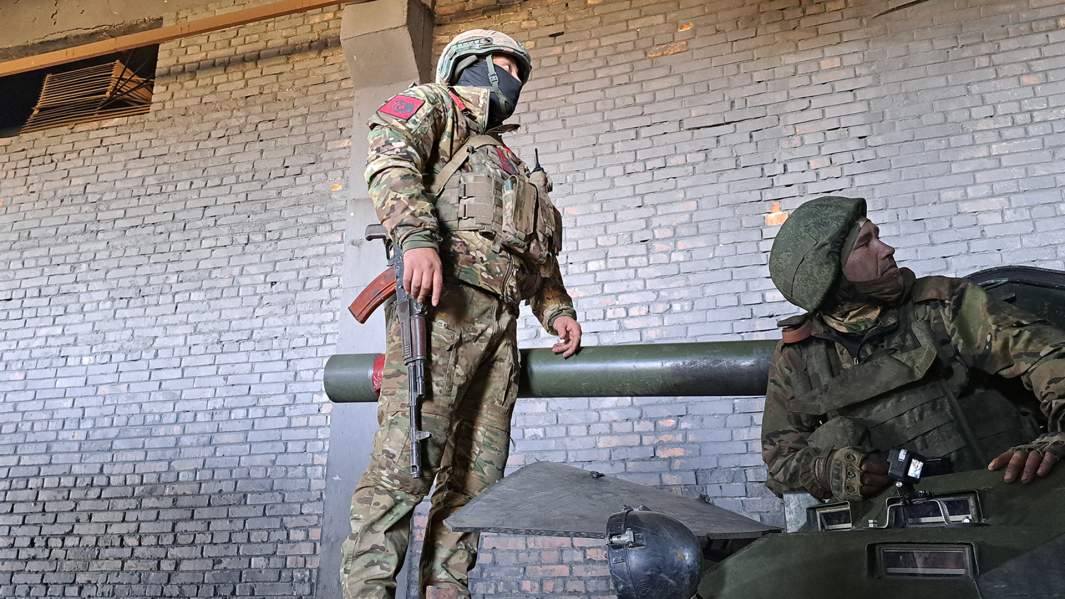 Экипаж самоходного миномета «Нона-СВК»