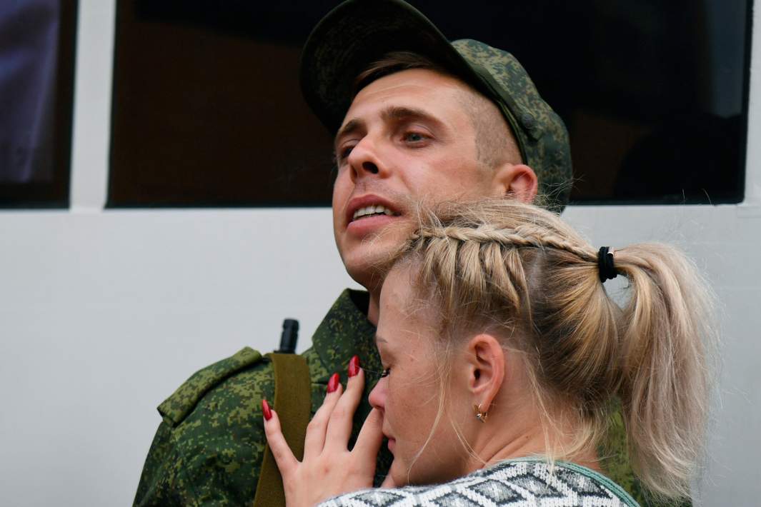 Женщина и призывник