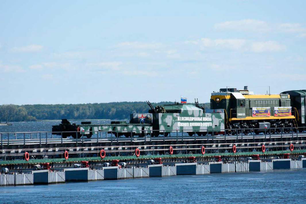 Наплавной железнодорожный мост