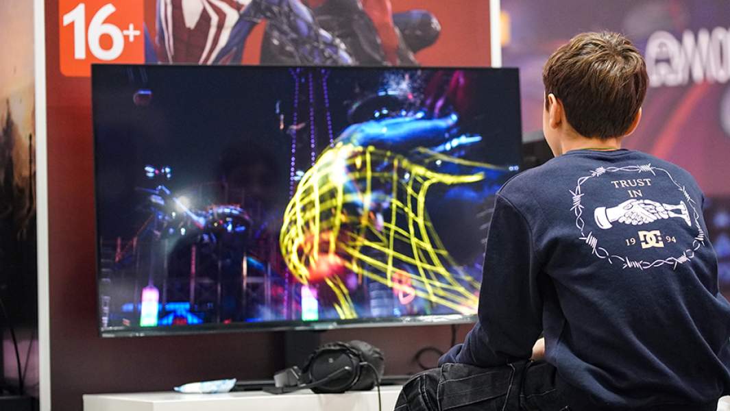 Ребенок играет 