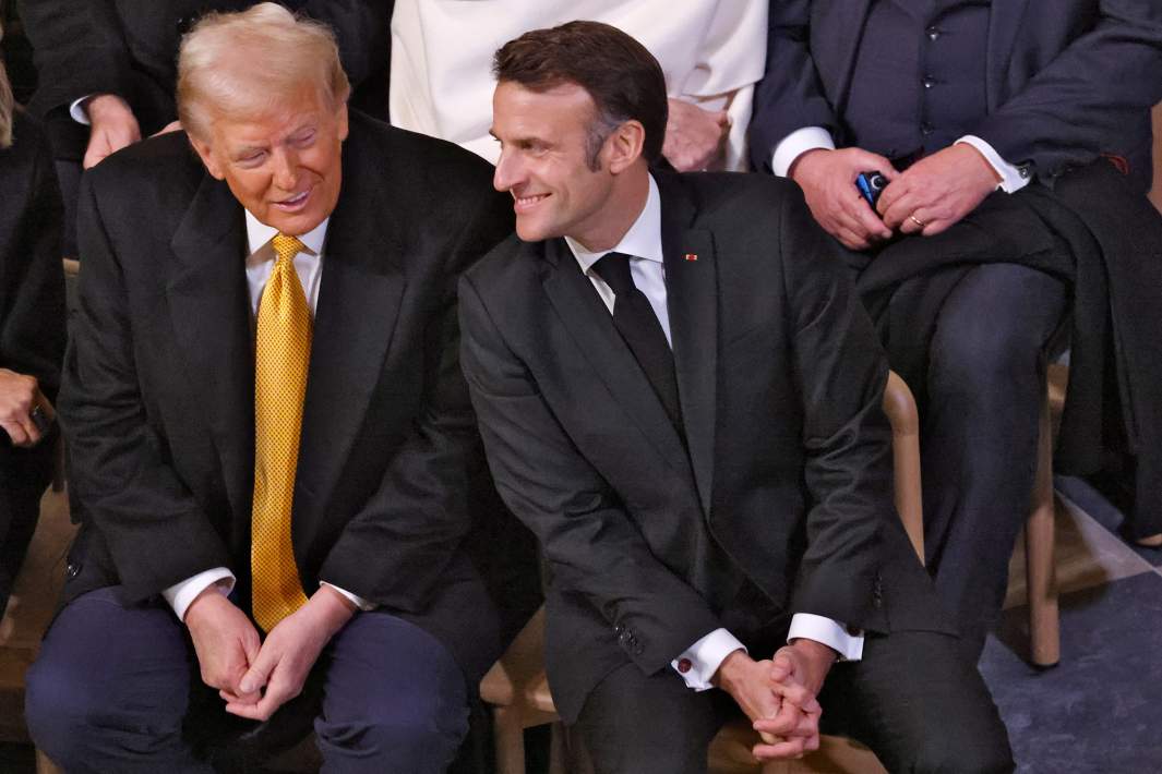 Трамп Макрон