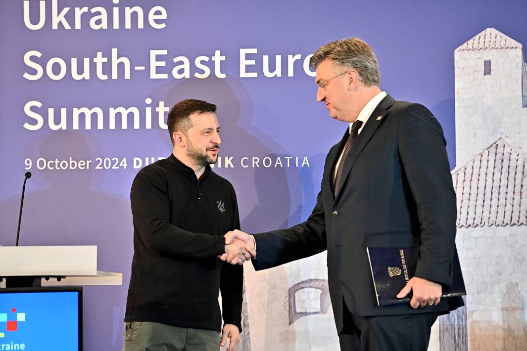 Президент Украины Владимир Зеленский (полномочия истекли 20 мая 2024 года) и премьер-министр Хорватии Андрей Пленкович на саммите в Дубровнике. 10 сентября 2024 года