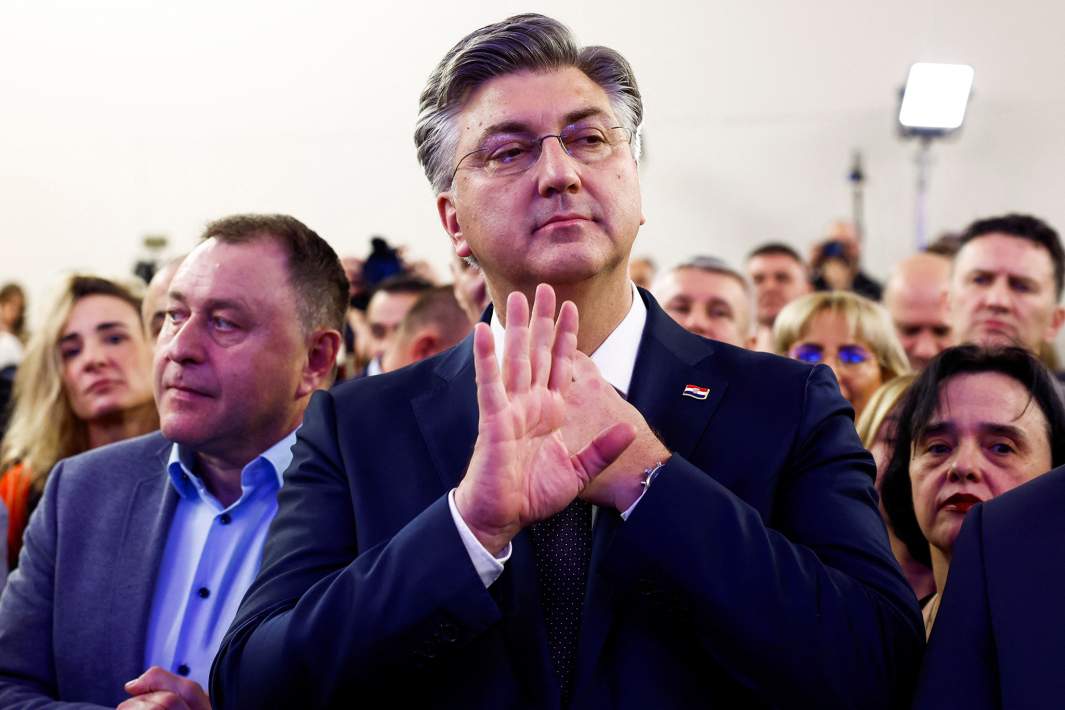 Премьер-министр Хорватии Андрей Пленкович на избирательном участке