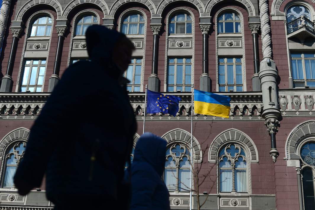 Флаги ЕС и Украины