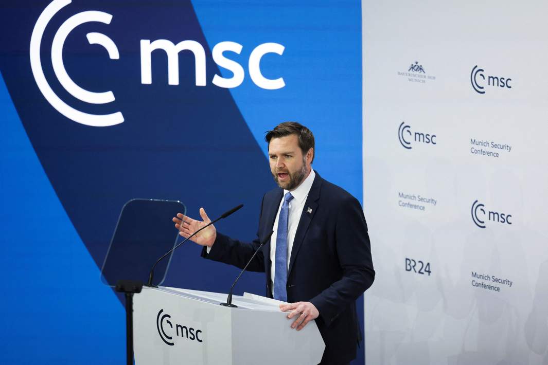 Вице-президент США Джей Ди Вэнс выступает на Мюнхенской конференции по безопасности в Европе. 14 февраля 2025 года