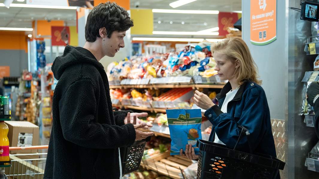 Кадр из сериала «Между нами химия»