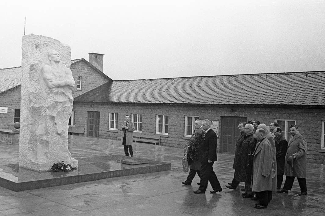 Памятник