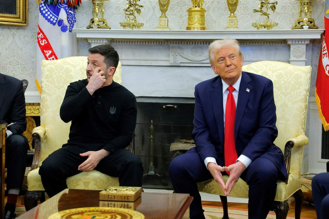 Президент США Дональд Трамп и президент Украины Владимир Зеленский во время встречи в Белом доме в Вашингтоне