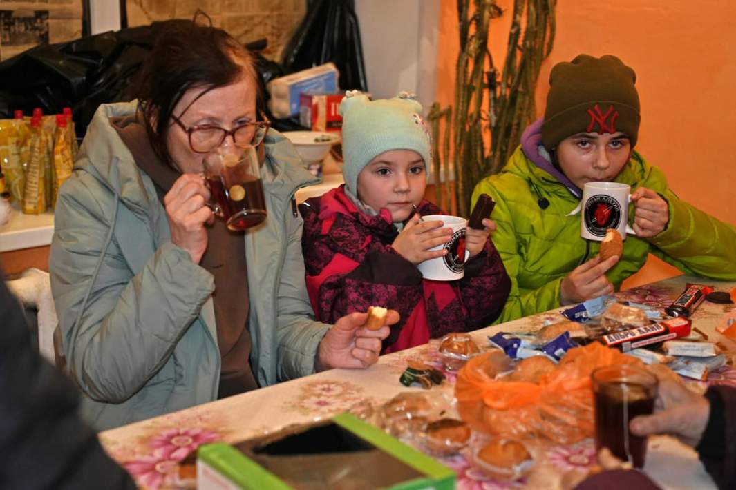 Девочек прятали, — говорит бабушка Людмила Анатольевна